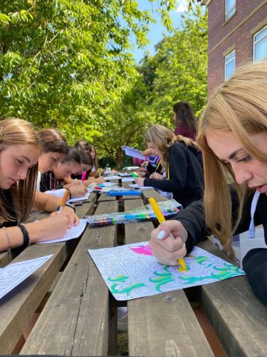 Summer Camp Londraaca896f2-61c1-4351-9c60-4b1c9c470e7b