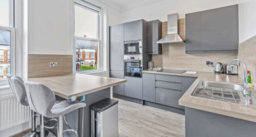 Local-serviced-apartment-kitchen